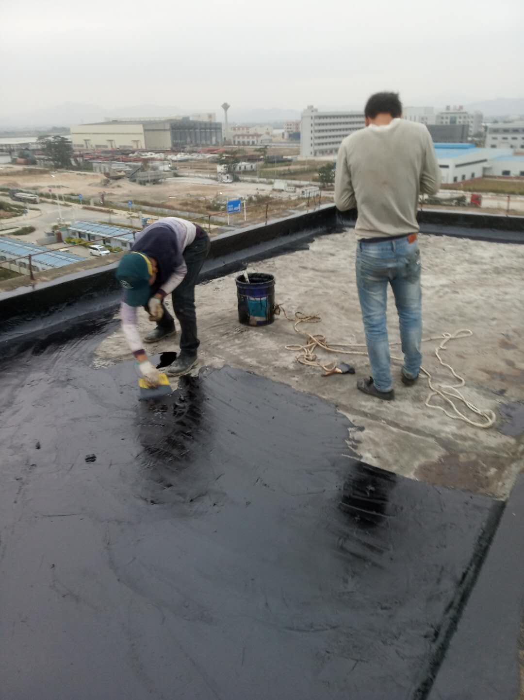 广东东莞屋顶墙角补漏指南及莞城防水工程公司应用策略